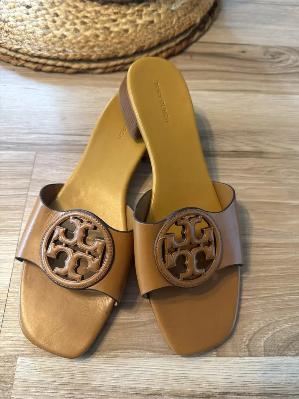 Tory Burch BOMBE MILLER SLIDE Vibrant Tan/beige Size 9M Calf Leather Logo